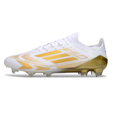 Bota de fútbol Adidas F50 Primeknit Elite blanca y dorada para terreno firme (FG).