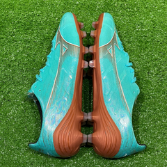 Chuteira Campo Mizuno Alpha Japan FG Azul Claro Tamanho 43.5BR