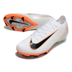 Botas de fútbol Nike Air Zoom Mercurial Vapor 16 Elite blancas y naranjas para terreno firme (FG).