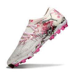 Botas de fútbol Puma Future 8 Low AG para césped artificial, color blanco y rosa