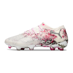 Botas de fútbol Puma Future 8 Low Firm Ground FG, blancas y rosas