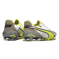 Botas de fútbol Puma King Ultimate FG para terreno firme, color blanco, gris y amarillo