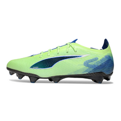 Scarpa da calcio Puma Ultra 5 Carbon Lights Out Pack nera e bianca per terreni compatti FG