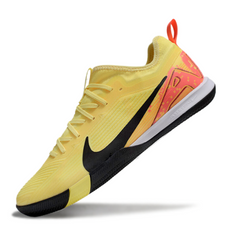 Scarpa da calcio da interno Nike Zoom Mercurial Vapor 16 Pro Mbappe Pack nera e bianca