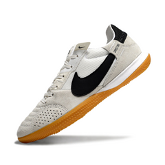 Scarpa da calcio Nike Streetgato bianca e nera da interno IC