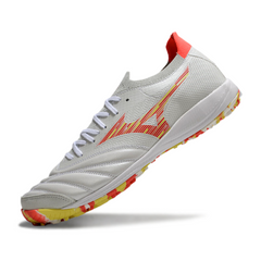 Botas de fútbol Mizuno Neo Sala Turf TF en blanco, naranja y amarillo