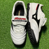 Chuteira Society Mizuno Morelia Sala Classic TF Branca, Preta e Vermelha