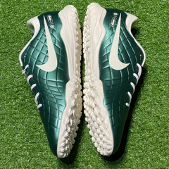 Chuteira Sociedad Nike Tiempo 10 Legend Academy TF Emerald Pack Tamanho 40
