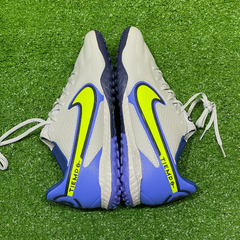 Chuteira Sociedad Nike Tiempo Legend 9 Academy TF Branca e Azul Tamanho 40