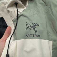 Giacca a vento verde beige Arc'Teryx