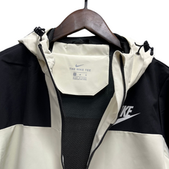Giacca a vento Nike nera e beige
