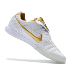Scarpa da calcio Nike Tiempo 7 R10 Elite bianca e dorata da interno IC