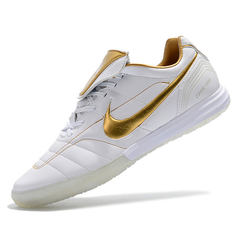 Scarpa da calcio Nike Tiempo 7 R10 Elite bianca e dorata da interno IC