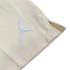 Pantalones cortos Jordan beige, blancos y rojos