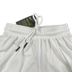Shorts Nike blancos, grises y negros