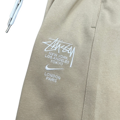 Pantalones deportivos Nike color beige