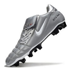 Botas de fútbol Nike Air Zoom Total 90 III para terreno firme FG, color gris y plateado