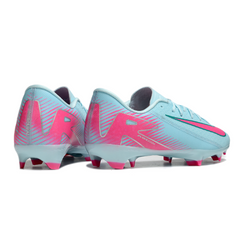 Botas de fútbol Nike Zoom Mercurial Vapor 16 Academy azul claro y rosa para terreno firme (FG).