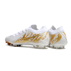 Scarpa da calcio Nike Phantom GX2 Elite bianca e oro per terreni compatti FG