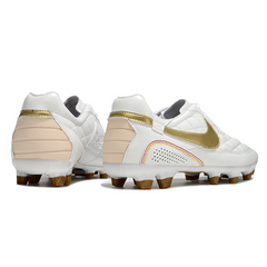 Botas de fútbol Nike Tiempo R10 Legend Elite blancas y doradas para terreno firme (FG).