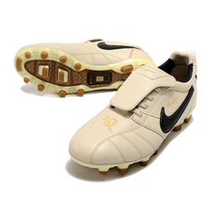Botas de fútbol Nike Tiempo R10 Legend Elite con lengüeta en beige y negro para terreno firme FG