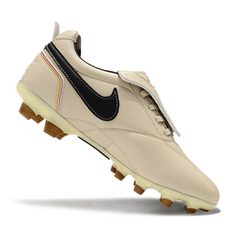 Botas de fútbol Nike Tiempo R10 Legend Elite con lengüeta en beige y negro para terreno firme FG