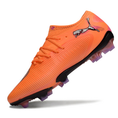 Bota de fútbol Puma Future 8 Low naranja y rosa para terreno firme (FG)