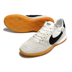 Scarpa da calcio Nike Streetgato bianca e nera da interno IC