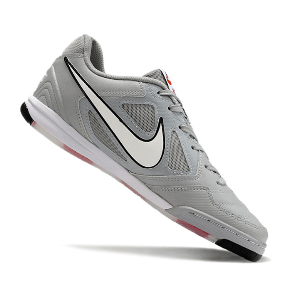 Chuteira Futsal Nike SB Gato X Supreme IC Cinza e Branca - VENI Futebol