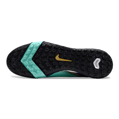 Botas de fútbol Nike Zoom Mercurial Vapor 16 Elite para niños, color azul claro y color césped.