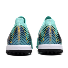 Botas de fútbol Nike Zoom Mercurial Vapor 16 Elite para niños, color azul claro y color césped.