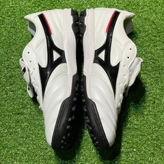 Chuteira Society Mizuno Morelia Sala Classic TF Branca, Preta e Vermelha