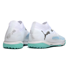 Bota de fútbol Puma Future 8 Turf TF blanca y azul claro