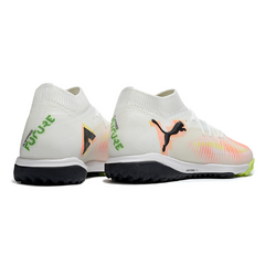 Bota de fútbol Puma Future 8 Turf TF blanca y naranja