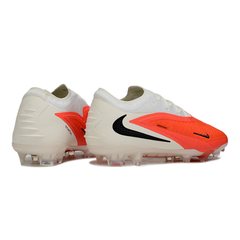 Botas de fútbol Nike Phantom 6 Elite DF By You blancas y naranjas para terreno firme (FG).