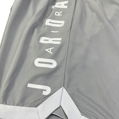 Pantalones cortos Jordan grises y blancos